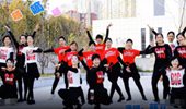 心随舞动广场舞《嗒嘀嗒》网红流行舞十六人变队形版 演示和分解动作教学