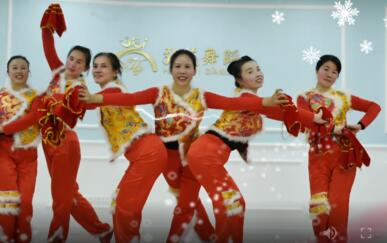 万安滨江舞蹈队广场舞《爷爷奶奶和我们》欢快秧歌舞 背面演示及分解教学