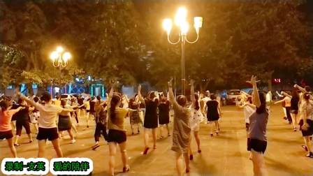 阿采原创广场舞舞友们找的歌曲《万树繁花》新手入门32步广场舞有背面