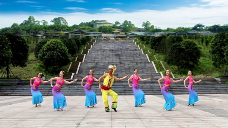 再来合作跳一支经典的藏族舞蹈《我的家乡叫天堂》
